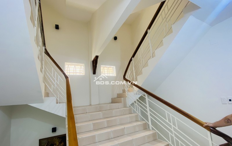 Nhà như Biệt thự, 20m Mặt Tiền Nguyễn Trọng Tuyển P.1 Tân Bình 87m2 4Tầng 4PN. Chỉ 12.8 tỷ còn TL với Chủ.